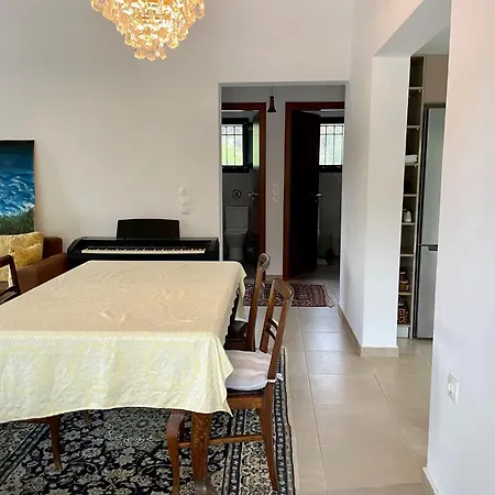 2 Macky Ground Floor Apartment *