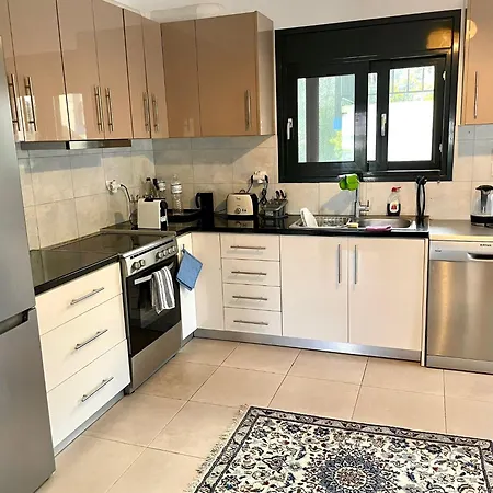 2 Macky Ground Floor Apartment Ano Almiri