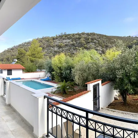 2 Macky Ground Floor *