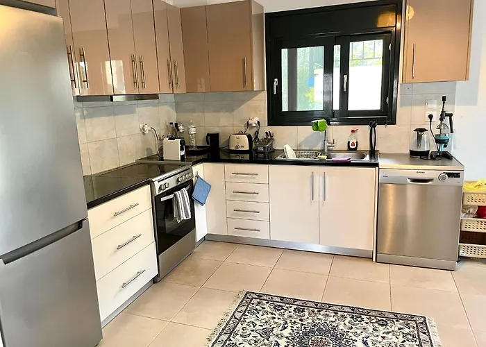 2 Macky Ground Floor Apartment Ano Almiri