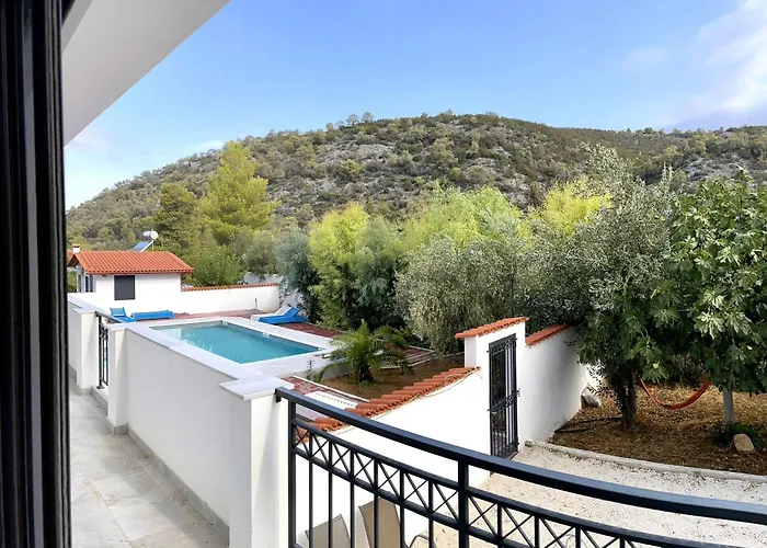 2 Macky Ground Floor *